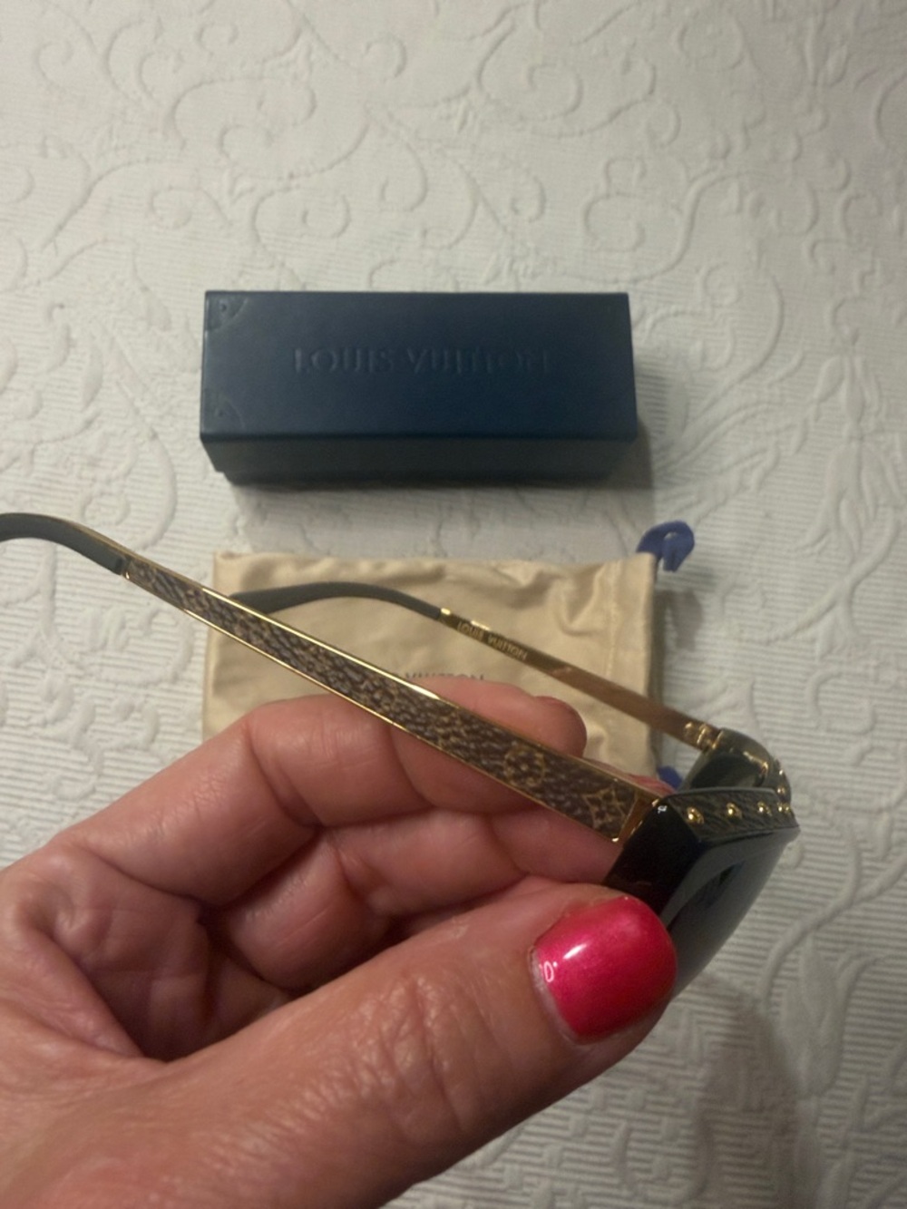 Louis Vuitton Louis Vuitton Black La Blum Women's Sunglasses. Nearly New Luxury - Picture 10 of 12